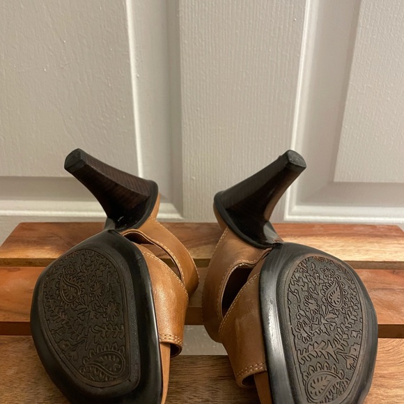 Sofft dark tan leather sandals, size 6, 3.25” heel - Picture 6 of 15